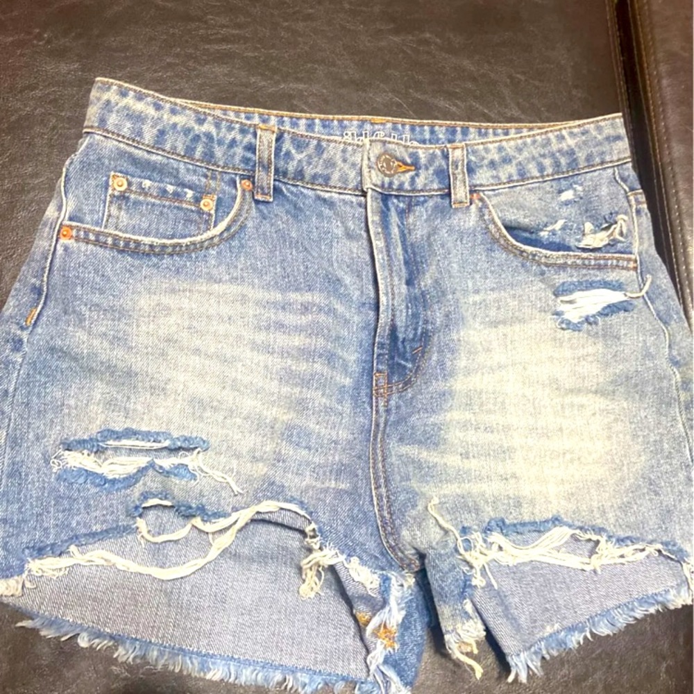 High-Waist Distressed Denim Jean Shorts 
Size:6